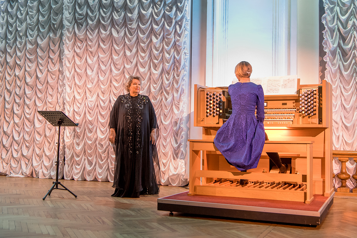 Para los invitados extranjeros organizaron un concierto de música de órgano en el Salón Blanco.