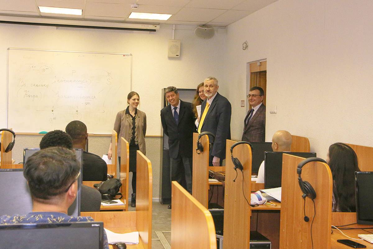 El Embajador de la República de Ecuador en Moscú, Juan Holguín Flores, y el Cónsul Honorario de la República de Ecuador en San Petersburgo, Sergey Voronkov, conocieron la infraestructura del campus internacional de la SPbPU