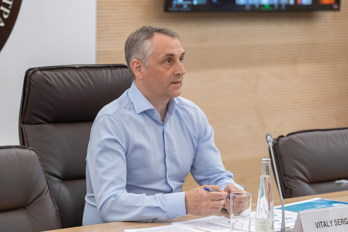 Vitaly SERGEEV, Vicerrector de Investigación de la Universidad Politécnica de San Petersburgo, elaboró un informe sobre la implementación de las recomendaciones del CCI