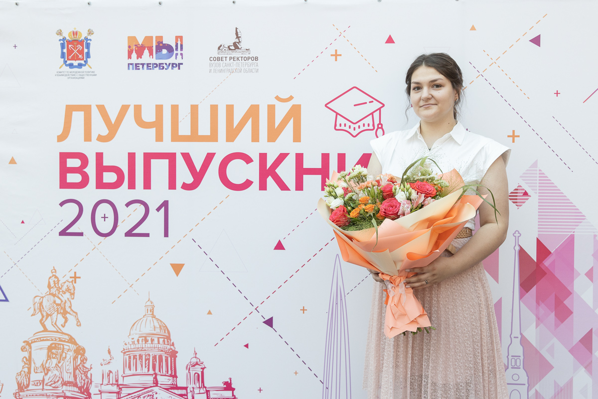 Nadezhda Mozhgova es la mejor graduada del Politécnico de 2021
